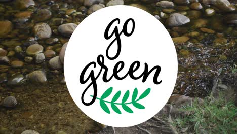 animación de texto verde sobre río y rocas
