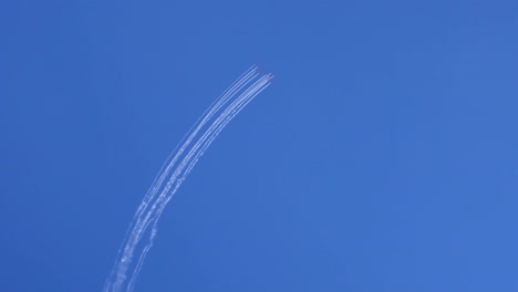 Exhibición-Aérea-De-Aviones-Del-Equipo-Acrobático-De-La-Fuerza-Aérea-India-Surya-Kiran