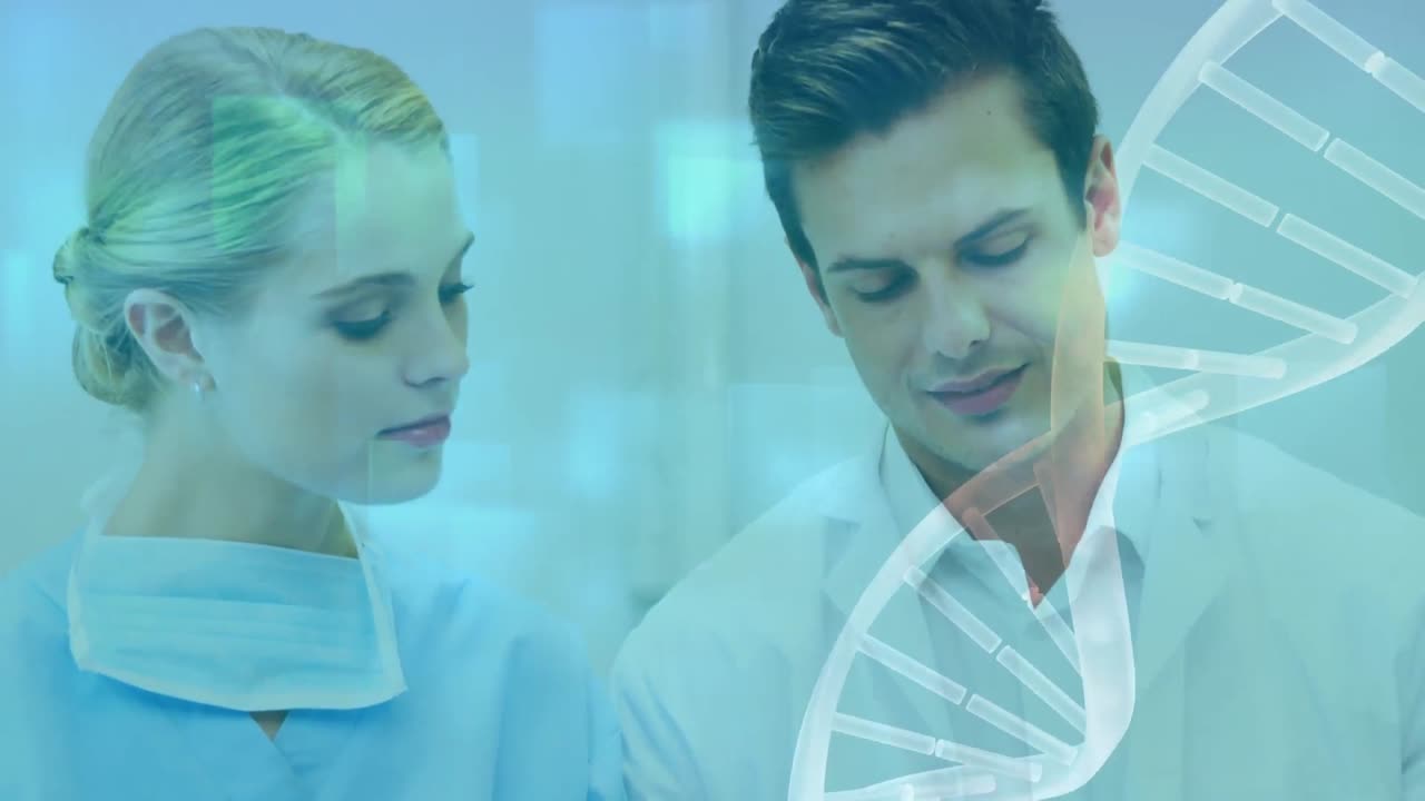 Animazione di una doppia elica di DNA che gira su un medico caucasico donna e un medico caucasico uomo che usano un tablet