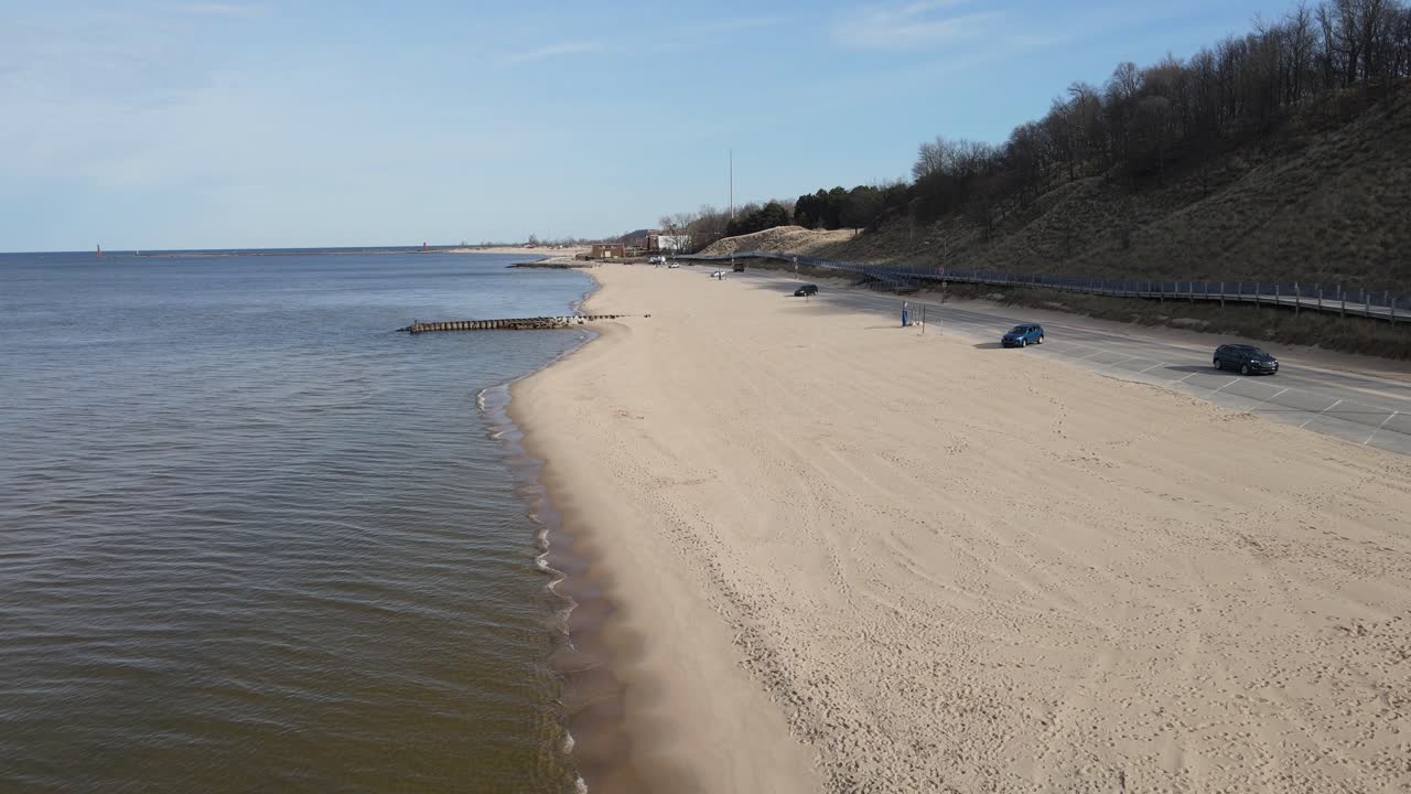 песчаные пляжи в нортон шорс на озере мичиган