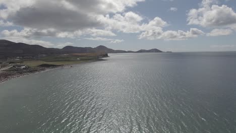 Drohnenschuss,-Luftbild-Neuseeland-Irland-Mit-Einigen-Felsen-über-Ozeanen