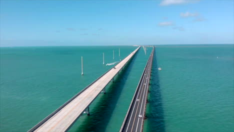 Toma-Aérea-Estática-De-Un-Puente-De-7-Millas-En-Los-Cayos-De-Florida