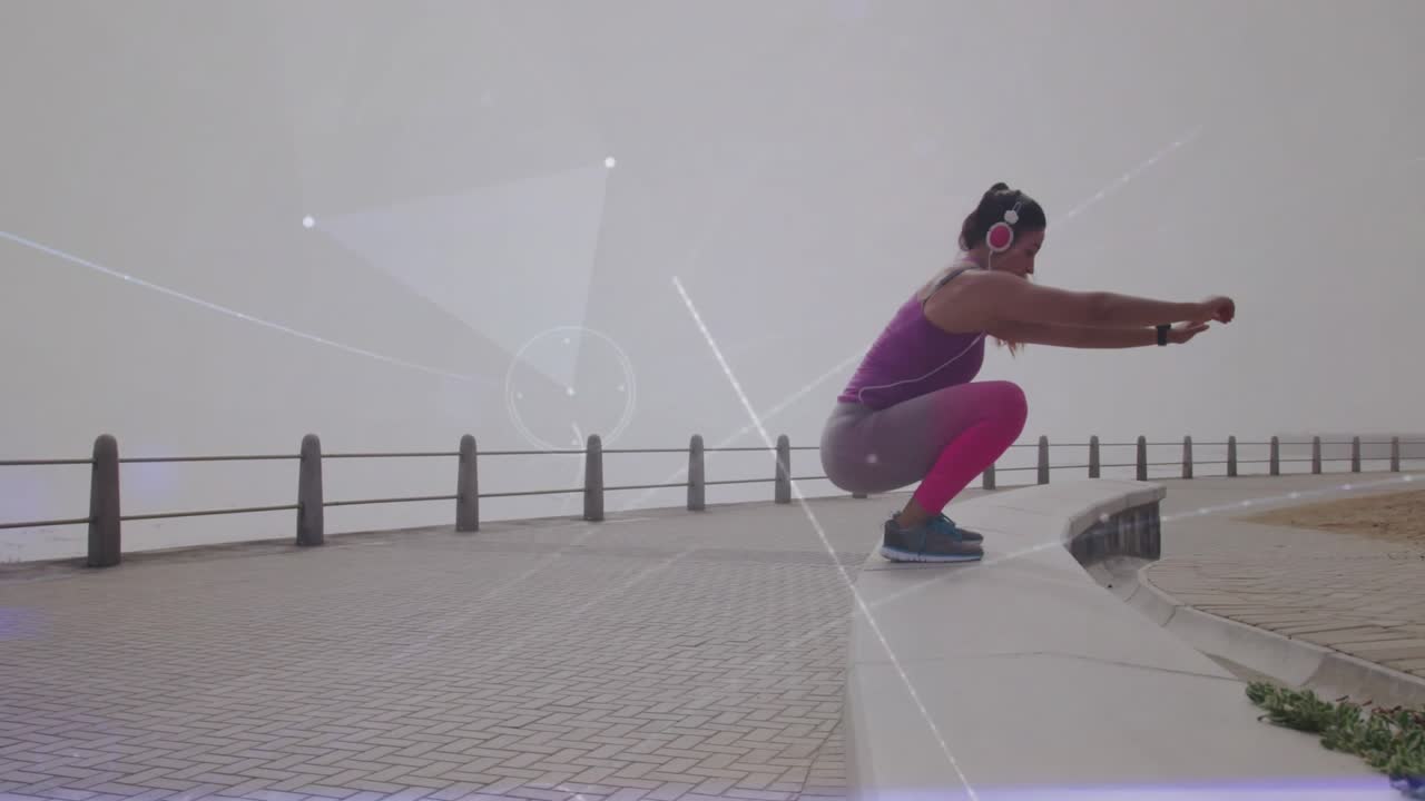 Appassionato di fitness che sposta il peso e fa squat sul lungomare, iniziando salti sulla panca per l'allenamento.