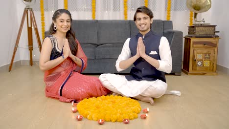 indian couple praying for prosperity