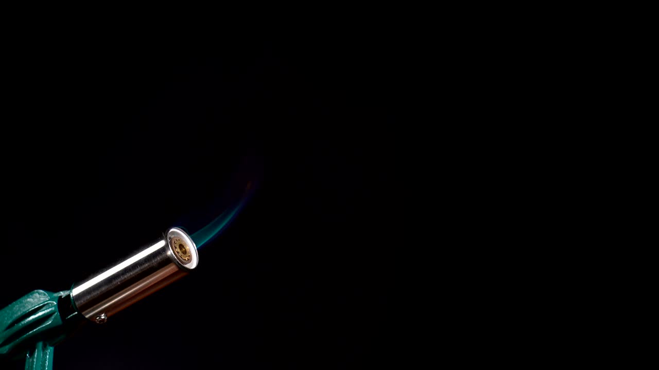 fuego azul de un quemador de gas