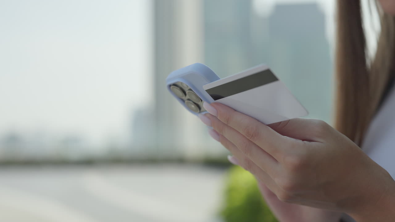 Online payment with a credit card on a mobile phone