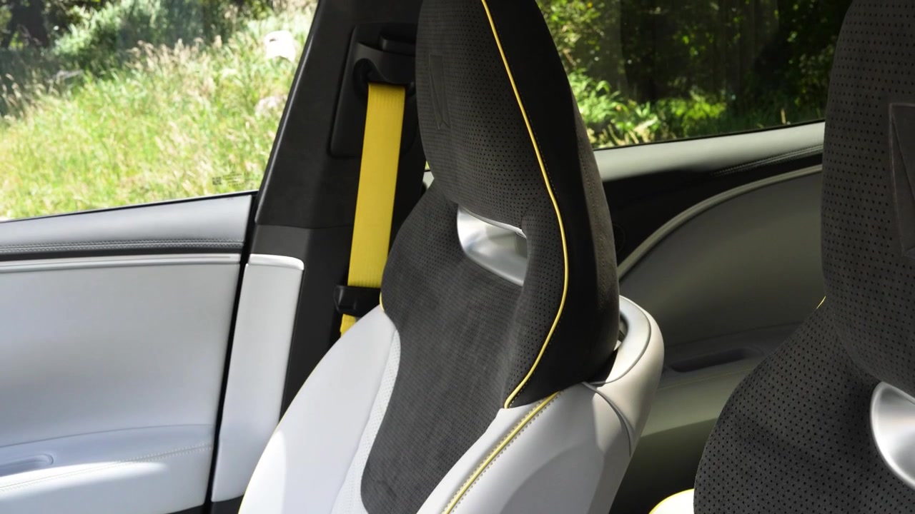 Asientos interiores de SUV eléctrico de lujo Avatr 11, diseño de cuero premium, 4K UHD