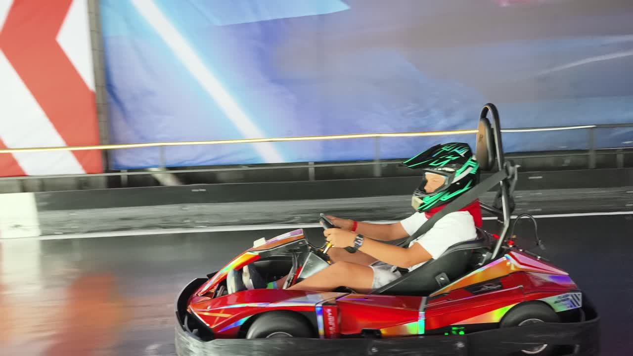 el go-karting es divertido.