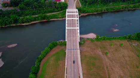 Leistungsstarke-Antenne-In-Den-Vororten-Von-Rockford,-Illinois