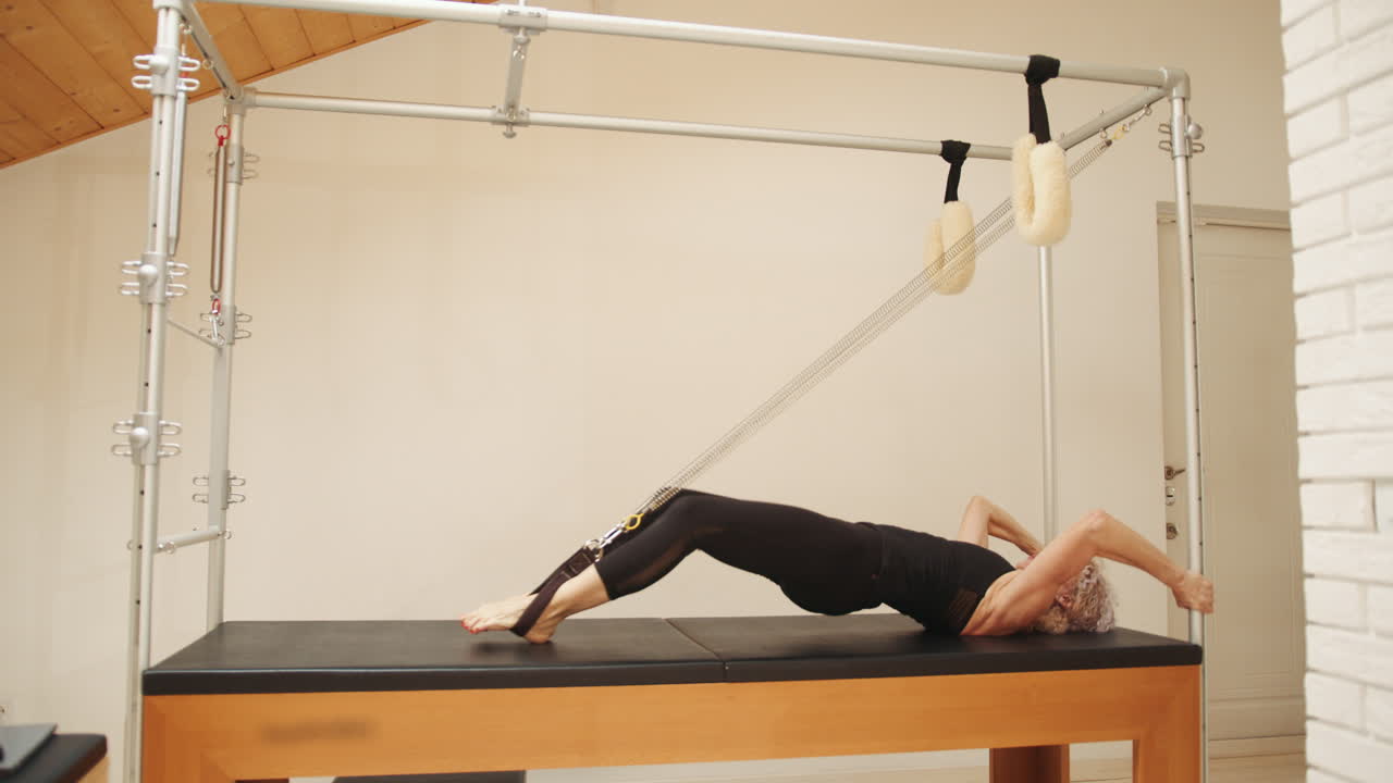 ejercicio de pilates en reformador