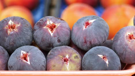 fresh figs at the market