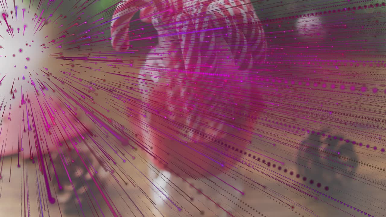 Magentalijnen verschijnen links, vegen over pepermuntversierde dennenappels, pulserende feestelijke scène