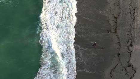 A-top-down,-aerial-view-of-Hollywood-Beach,-Florida-on-a-sunny-day