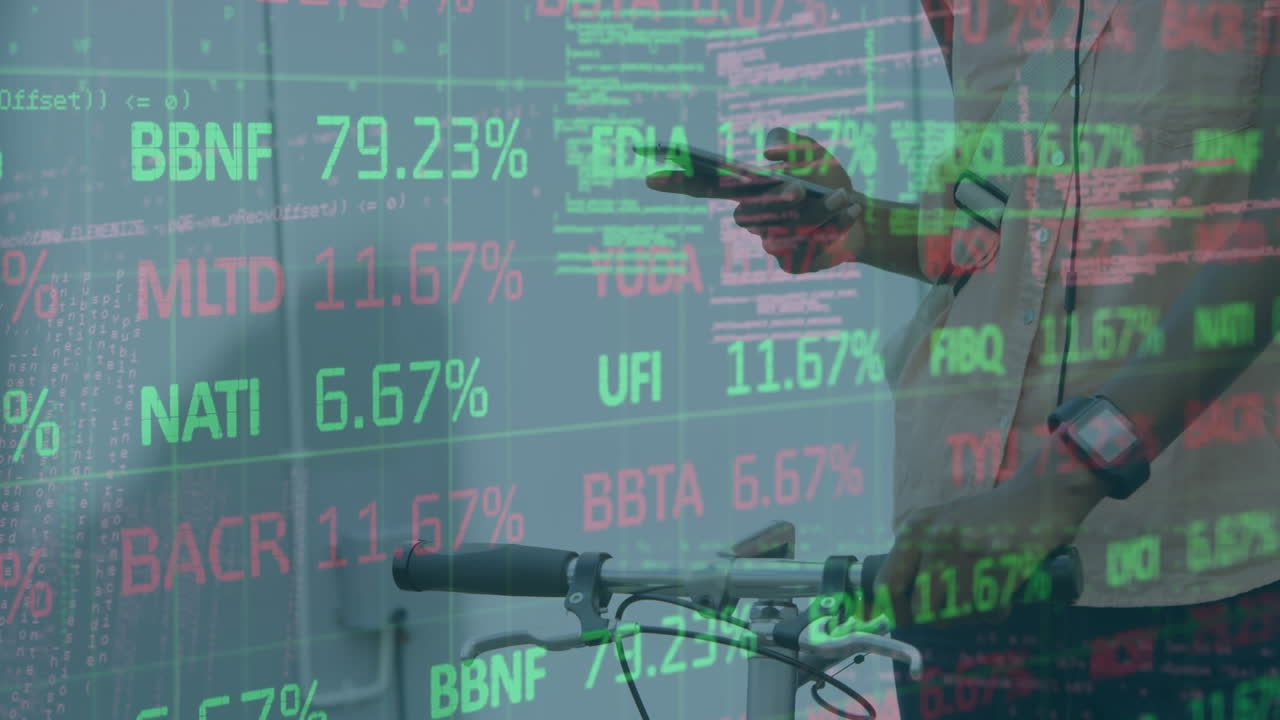 스마트 폰을 사용하는 사람 위의 금융 데이터 처리 애니메이션
