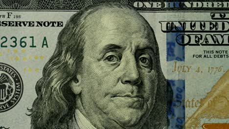 movimiento animado de la cámara de un billete de 100 dólares. cerca