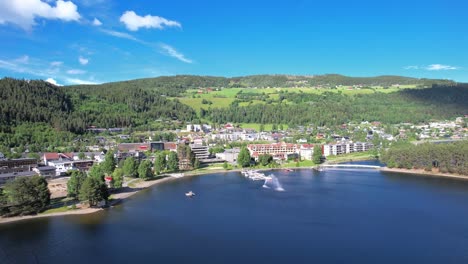 Camping-Am-Fjord-In-Fagernes,-Norwegen