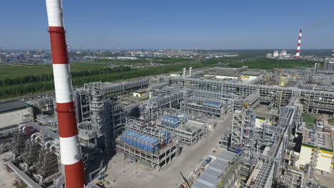 vistas aéreas de las instalaciones de la planta de procesamiento de petróleo