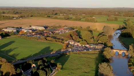 Una-Vista-Aérea-De-La-Abadía-De-Newtown-Cerca-De-Trim-Co-Meath