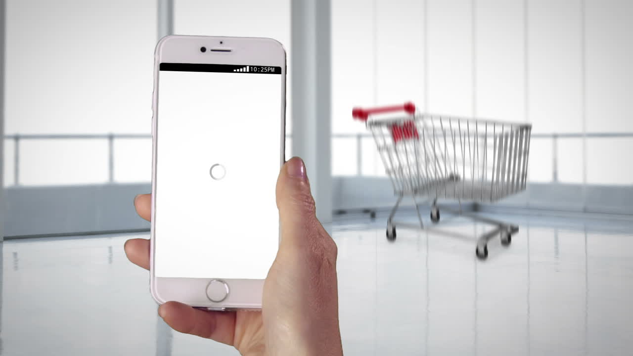 mujer comprando en línea en su teléfono