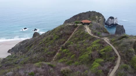 punto de vista del acantilado en la playa de san lorenzo, manabi ecuador vista aérea de la costa