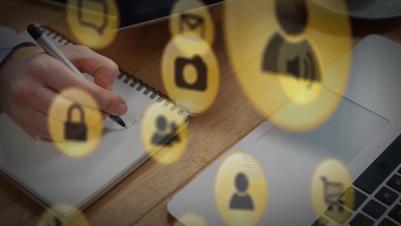 animación de iconos digitales en línea sobre mujer caucásica escribiendo junto a la computadora portátil