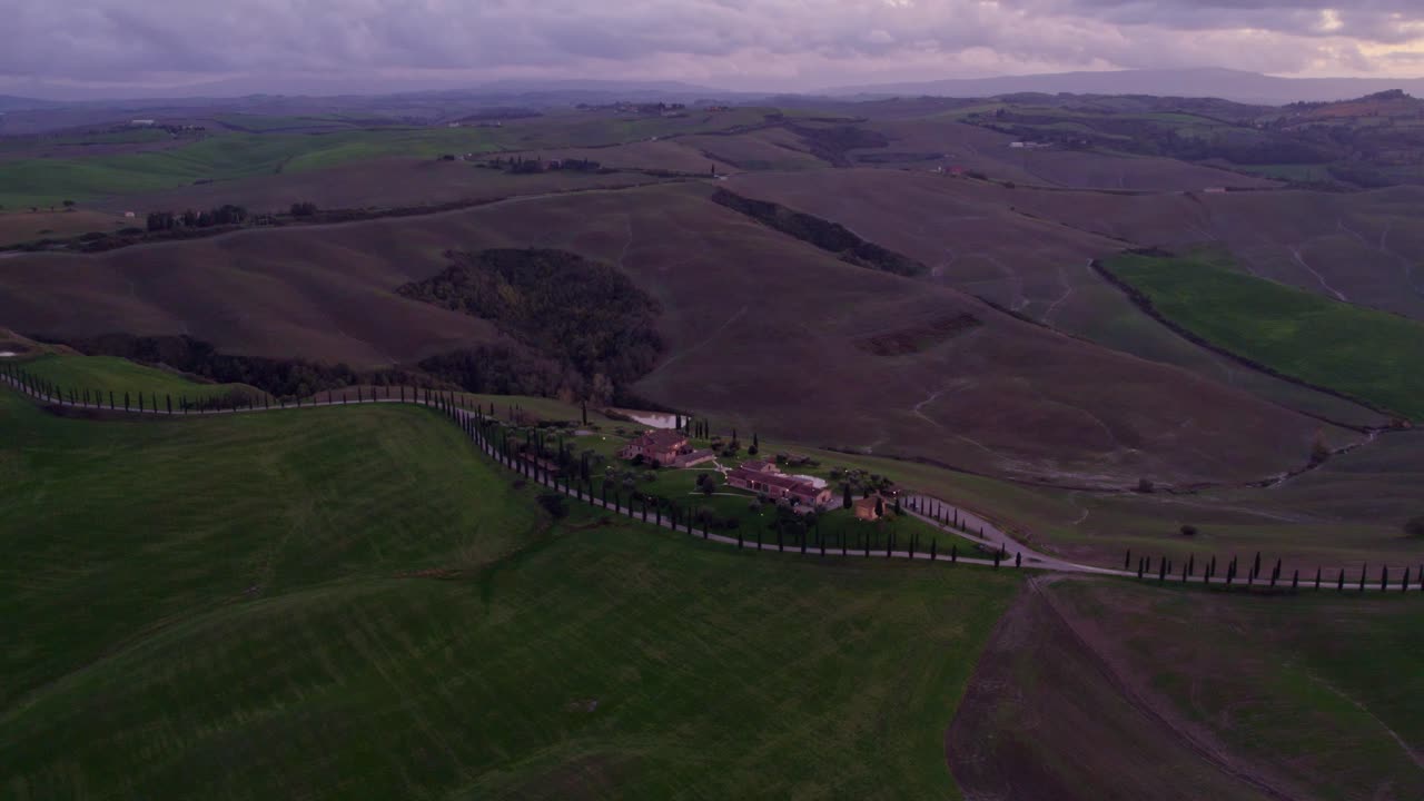 Villa toscana a Baccoleno al tramonto dorato