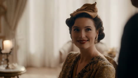 mujer elegante en la moda de los años 40