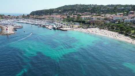 drone de panorámica de bajo ángulo, beaulieu sur mer francia