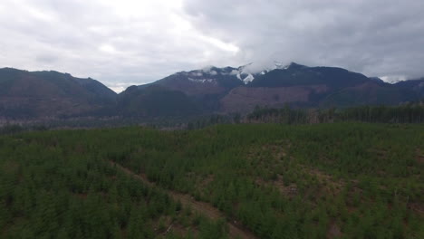 Beautiful-aerial-of-the-Cascades-Wilderness-in-Washington-USA