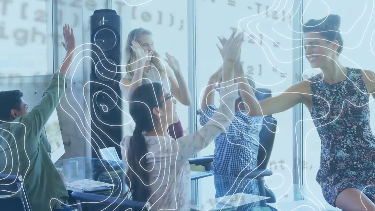 토포그래피와 데이터 프로세싱은 사무실 동료들과 함께 하이 파이빙을 합니다.