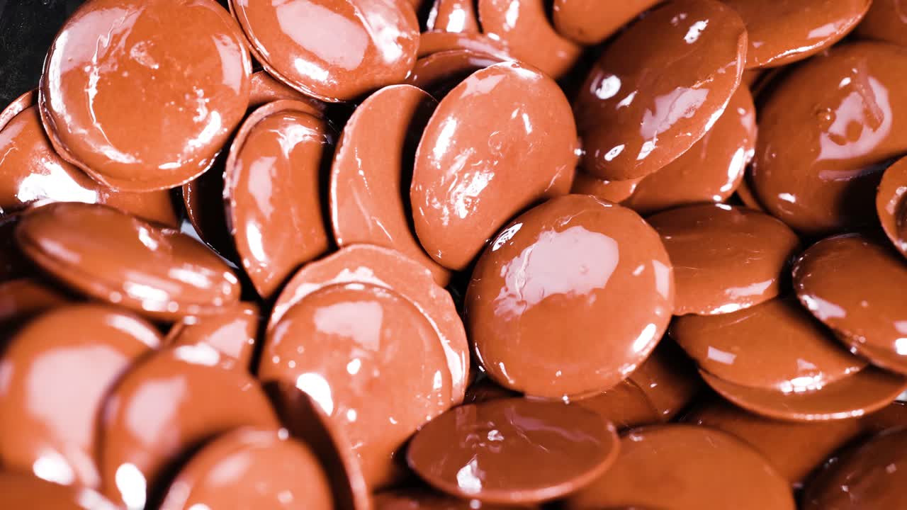 반이는 초콜릿 디스크가 어리로 움직입니다.