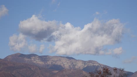 montañas topa topa con nubes 4k