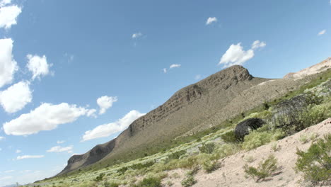 tiro inclinado de nubes pasando sobre las llanuras de texas