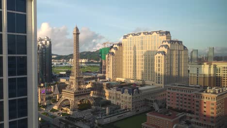 el primer lapso de tiempo del amanecer en el hotel parisiense, macao