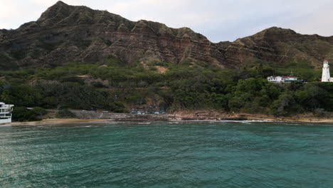 Aerial-Dolly-zoom-in-on-a-beach-with-Tidepools-and-mountains-in-the-background