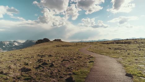 Side-Pan-of-Tundra-Trail-in-Rocky-Mountain-National-Park