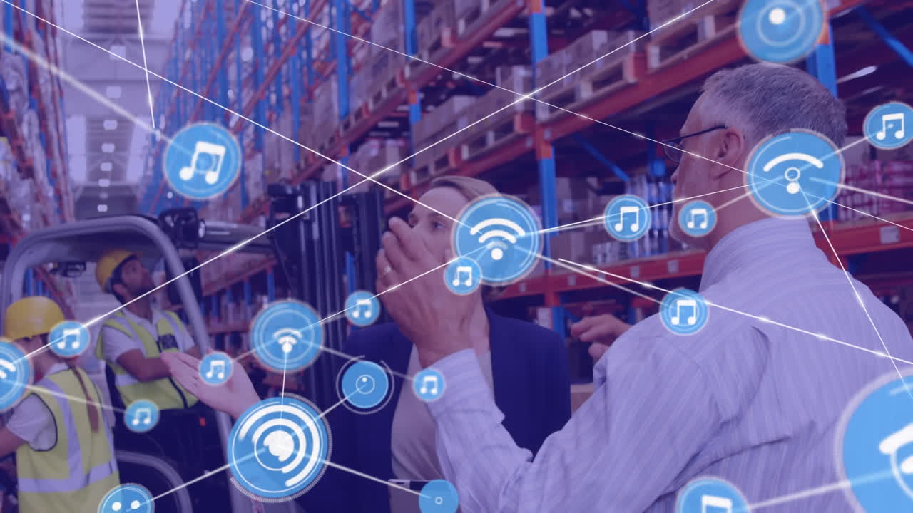 red de iconos digitales contra los supervisores caucásicos masculinos y femeninos discutiendo en el almacén