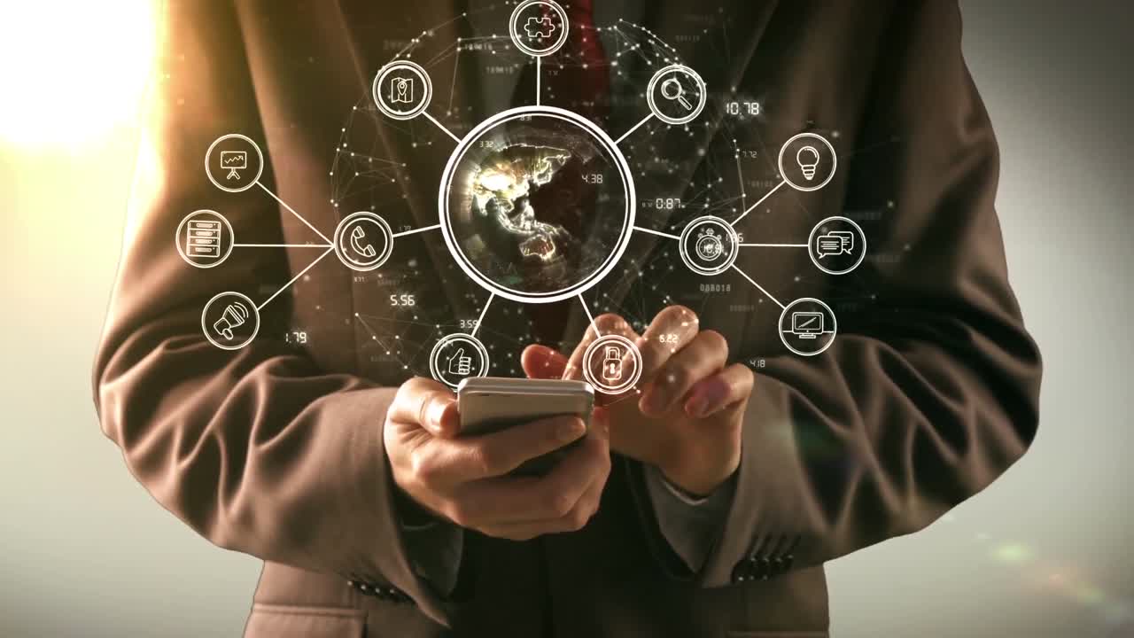 teléfono móvil que toca con la mano con interfaz digital virtual