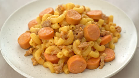 macaroni-with-sausage-and-minced-pork