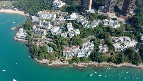 skyline von hong kong repulse bay mit luxuriösen wohnkomplexen an einem schönen klaren tag, luftaufnahme