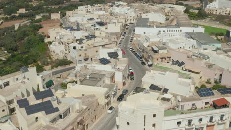 Calles-Vacías-De-Una-Pequeña-Ciudad-Mediterránea-En-La-Isla-De-Malta-Y-Sin-Gente-Durante-La-Pandemia-Y-Bloqueo-Del-Coronavirus-Covid-19,-Vista-Aérea