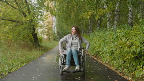 woman with spinal cord injury undergoes rehabilitation