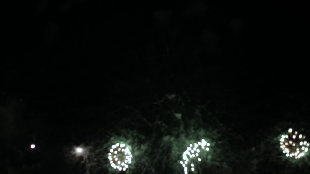 칸 불꽃 축제 기간 동안 촬영된 불꽃놀이