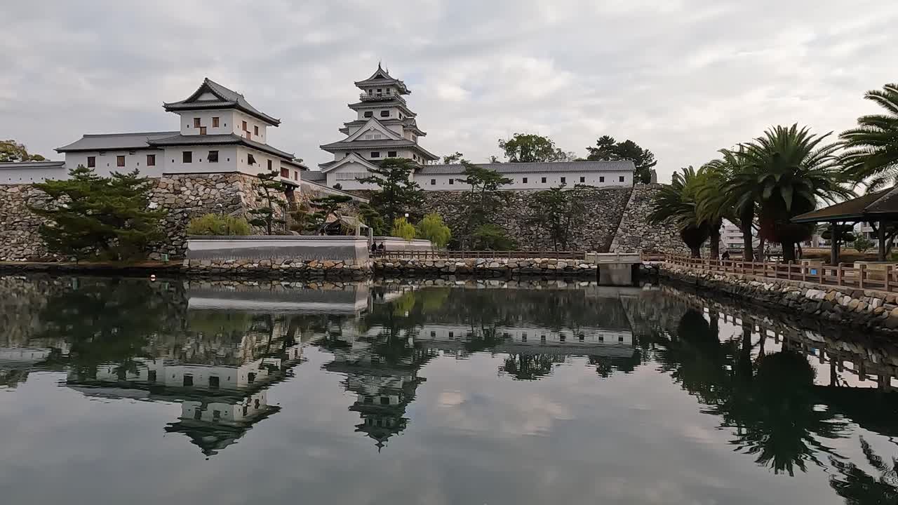 vista sobre el castillo de imabari.