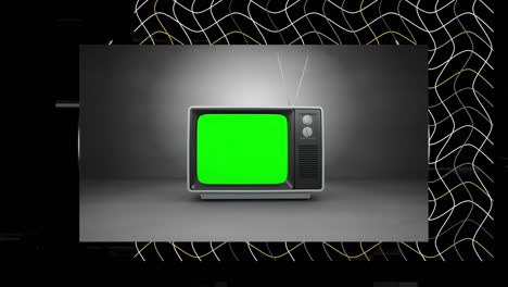 animación de cuadro negro con glitch sobre espacio gris con tv vintage con espacio de copia