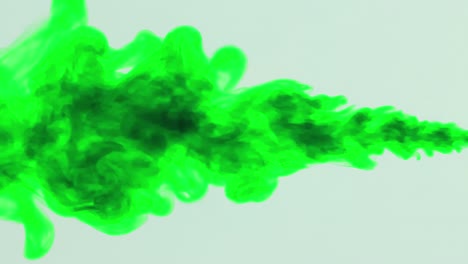 la pintura de color verde cae en el agua, la gota de tinta verde cae sobre el agua la tinta de color, imágenes de 4k,