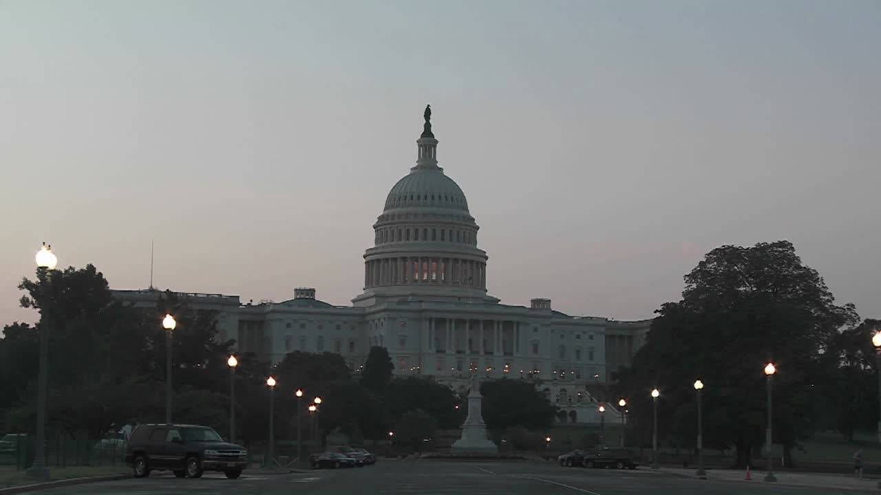 황혼 2에 워싱턴 dc의 국회 의사당 건물 확대