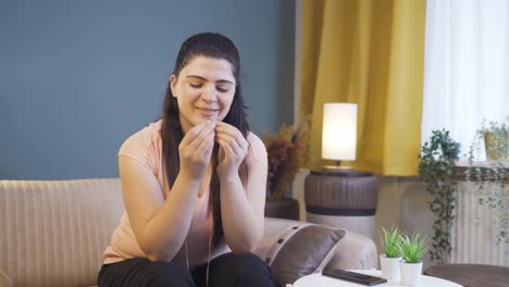 La-Mujer-Del-Anillo-Está-Emocionada.-Propuesta-De-Matrimonio.