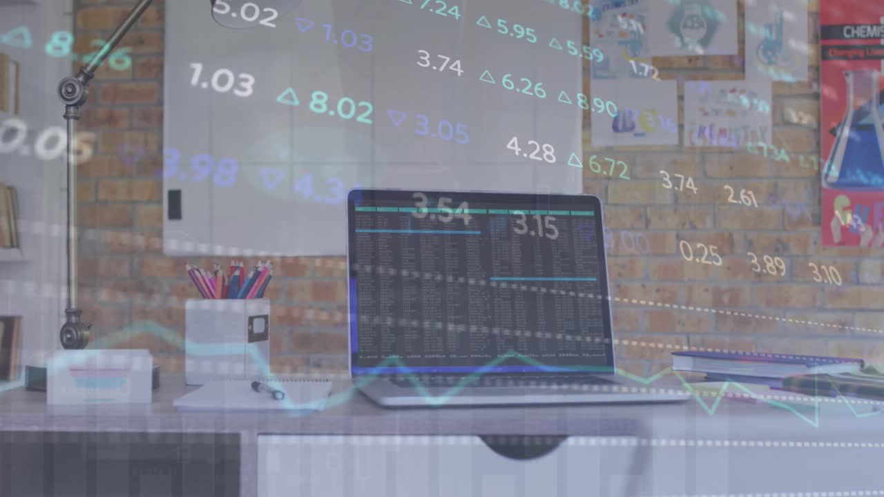 animazione dell'elaborazione dei dati finanziari su portatile sulla scrivania in ufficio