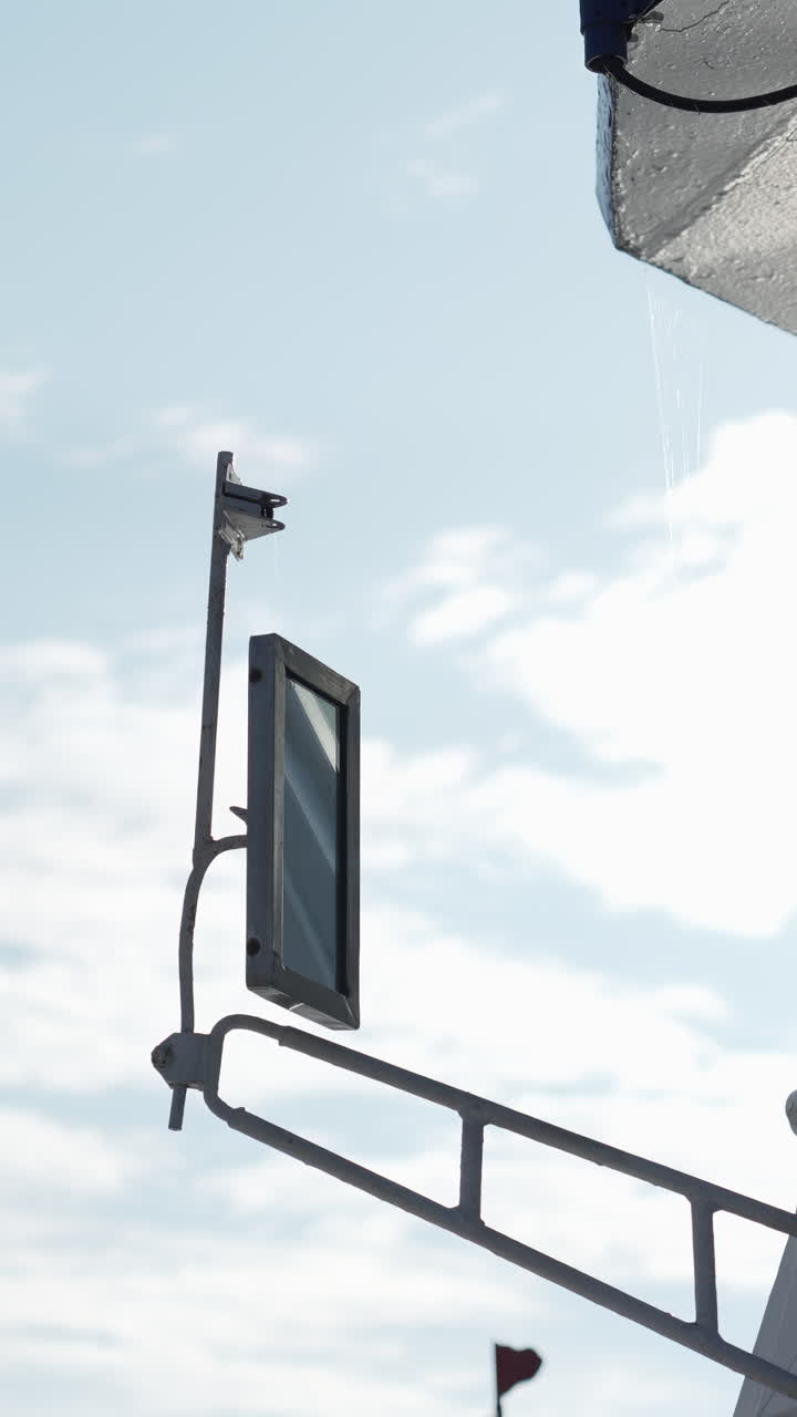 Specchio contro il cielo